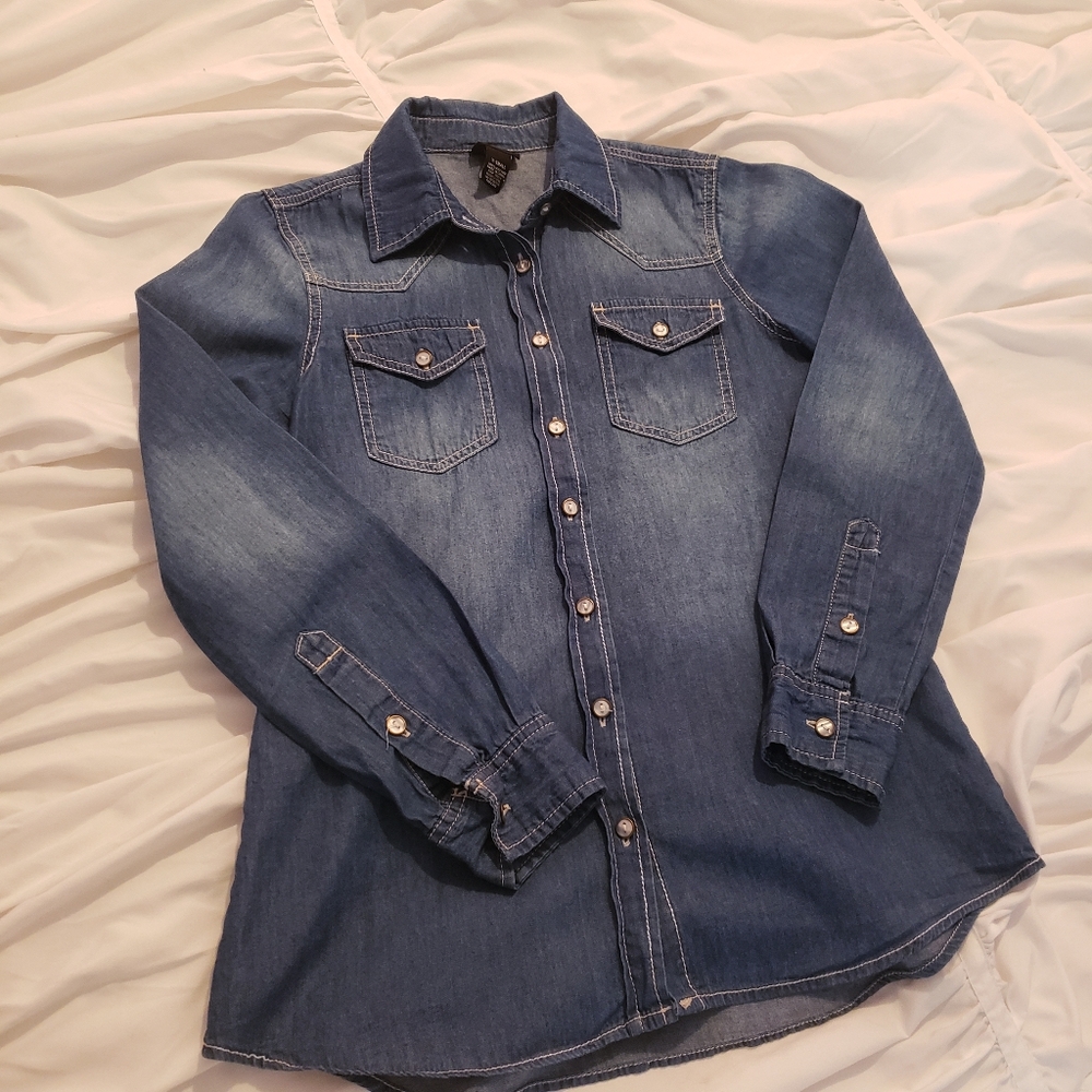 Rue 21 x small ladies jean shirt